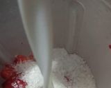 A picture of step 2 of Strawberry shake 🍓.