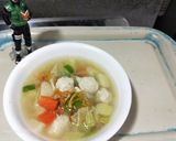 Foto langkah ke 3 dari resep Sop bakso ayam.