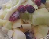 Foto langkah ke 2 dari resep Salad Buah Sehat.