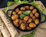 बेबी पोटैटो की सूखी सब्जी(baby potato dry sabzi recipe in Hindi) रेसिपी चरण 3 फोटो