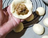 Foto langkah ke 3 dari resep 799. Bakpao Isi Ayam ala Arina Putri.