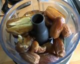 Une image de l'étape 2 de Croustillants de bricks aux dattes, amandes et miel.