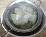 A picture of step 3 of Organic Chicken Yakhni.