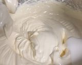 Foto del passaggio 2 della ricetta Tiramisù con Pesche sciroppate e Nocciole
