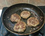 Foto langkah ke 3 dari resep Spicy Beef Burger (Balado).