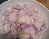 Une image de l'étape 1 de Confit d'échalotes a la framboise.