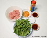 รูปขั้นตอนการทำที่ 1 ของ หมูสับผัดกระเทียมพริกไทยใบโหระพากรอบ