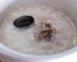 Hình bước làm 2 của món CHÁO trứng bắc thảo
