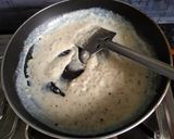 A picture of step 2 of White sauce spaghetti.