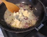 Une image de l'étape 6 de Farfalles bicolores au gorgonzola,basilic et oignon rouge.