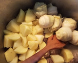 Foto del paso 2 de la receta: Potaje de carne con patatas y alcachofas