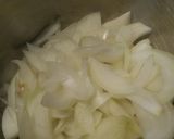A picture of step 2 of Saucisses Soubise /Sausage Cooked in onion sauce.