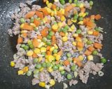 รูปขั้นตอนการทำที่ 2 ของ ข้าวผัดหมูสับผักรวม