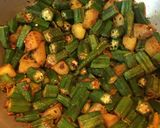 A picture of step 4 of Aloo Bhindi.