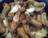 Foto del paso 4 de la receta Costillas de cerdo encebolladas