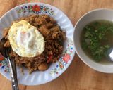 รูปขั้นตอนการทำที่ 10 ของ ข้าวคลุกกะเพราลูกชิ้นหมู+ไข่ดาว (no msg.)