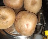 A picture of step 1 of Deep fry crispy aloo.