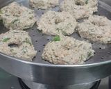 A picture of step 9 of Healthy Protein rich Chilkewali moong dal cups and medu vade for breakfast.