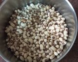 A picture of step 1 of Lobia chawal.