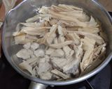 Foto langkah ke 5 dari resep Sup Dada Ayam Kulit Tahu.