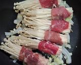 Foto langkah ke 3 dari resep Enoki Beef Roll Saus Teriyaki.