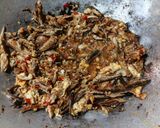 Foto langkah ke 2 dari resep Tumis Pindang Suwir Kemangi.