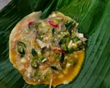 Foto langkah ke 2 dari resep Telur Dadar Daun Pisang.