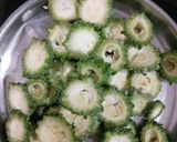 A picture of step 1 of Khatte-Mithe Karele Bhajiye.