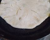 A picture of step 4 of Aloo paratha.