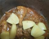 A picture of step 3 of Chicken Aloo Salan.
