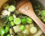 A picture of step 5 of Noodle soup with mushrooms and greens - vegan.