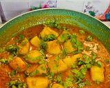 A picture of step 4 of Dahi aloo.