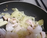 Foto del paso 1 de la receta: Calamares con chucrut en salsa de piquillos fácil