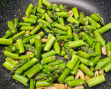Foto del paso 4 de la receta: Revuelto de espárragos