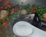 A picture of step 4 of Egg fried rice 🇨🇳🇨🇳.