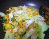 Foto langkah ke 5 dari resep Tumis pelangi warna warni (sawi putih, tahu, buncis, wortel).