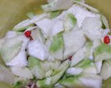 Foto langkah ke 3 dari resep Asinan Mangga Muda.