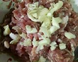 รูปขั้นตอนการทำที่ 1 ของ หมูปั้นทอดกระเทียม