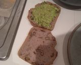 Une image de l'étape 2 de Toast avocat surimi.
