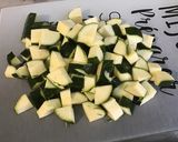 Une image de l'étape 3 de Velouté de courgettes et pommes de terre à la crème.