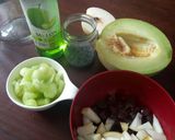 Foto langkah ke 1 dari resep Es buah sirup melon.
