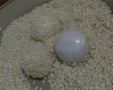 Foto langkah ke 2 dari resep Onde-onde Mini Isi Coklat.