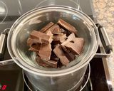 Foto del paso 5 de la receta: Tarta de requesón con chocolate y frambuesas