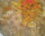 Foto del paso 4 de la receta: Muslitos de pollo en salsa con champiñones y frutos secos