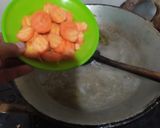 Foto langkah ke 3 dari resep Sup Jamur Tiram Daging Giling.