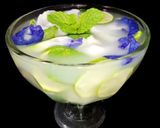 Foto langkah ke 3 dari resep Tropical Blue Infusion (Infused Water Dari Air Kelapa, Mint, Bunga Telang, Jahe Merah & Jeruk Nipis ).
