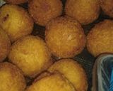 A picture of step 5 of Chicken cheese balls.