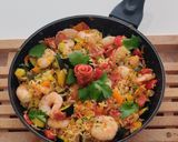 Une image de l'étape 4 de Riz sauté aux crevettes.