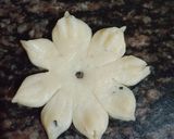 फूल मठरी (phool mathri recipe in Hindi) रेसिपी चरण 4 फोटो