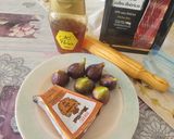 Foto del paso 1 de la receta: Carpaccio de higos, un buen jamón ibérico, queso brie y miel